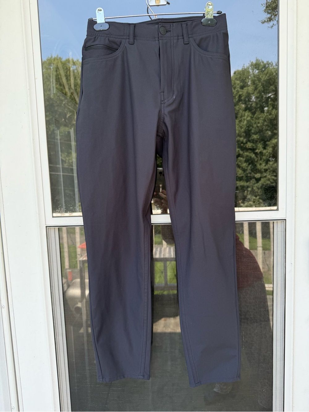 Under Armour Women’s Black Performance Pants Size 2 32 Inseam Zip Detail